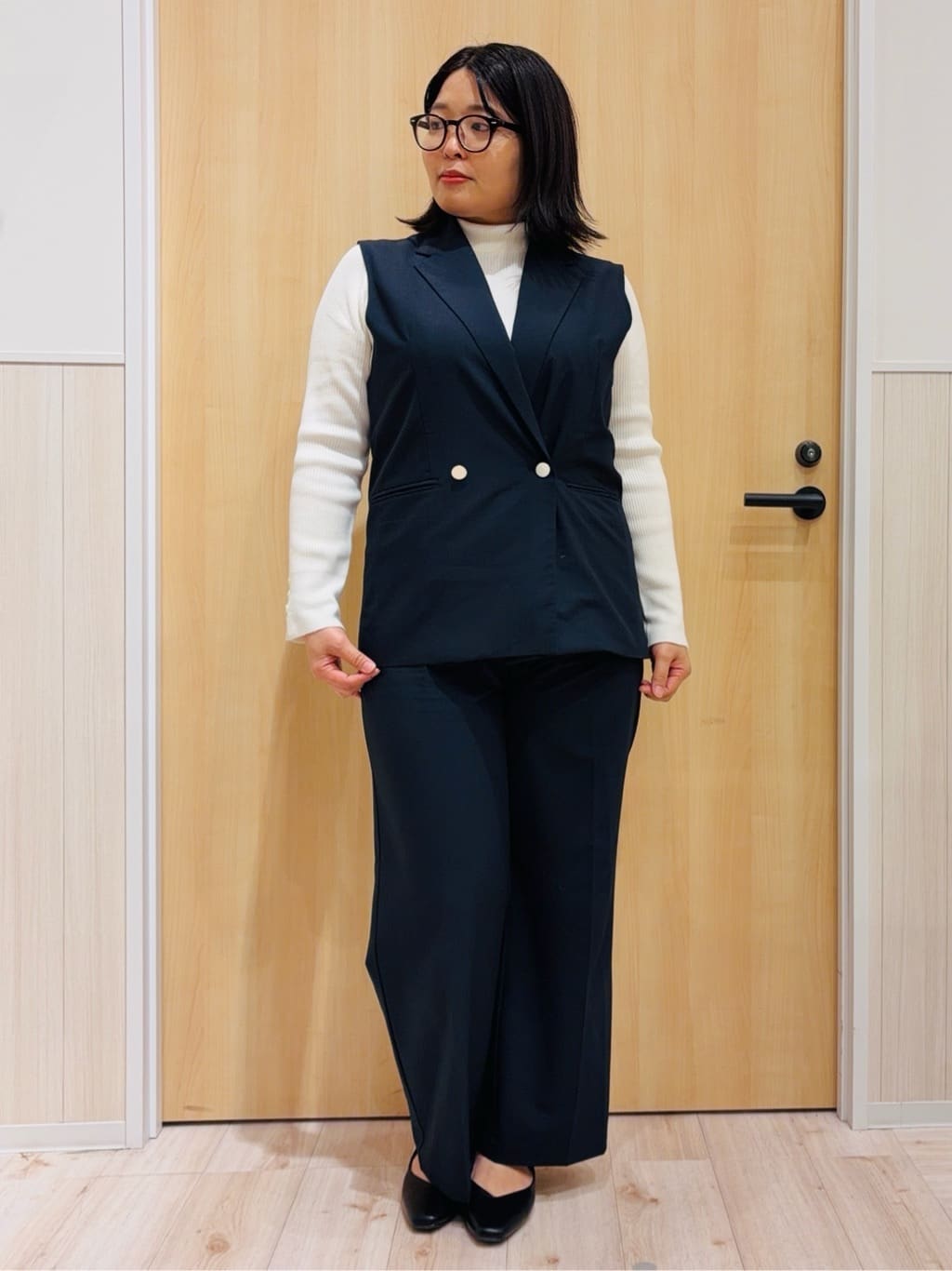 すーさんの「SHOO･LA･RUE｜【セットアップ可/S-LL/洗濯機可】サッと羽織ってこなれ見え ダブルブレストジレ」を使ったコーディネート