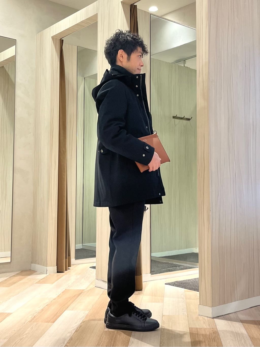 URAさんの「TAKEO KIKUCHI｜【Air Palette Knit】ワンポイント カラーニット プルオーバー」を使ったコーディネート
