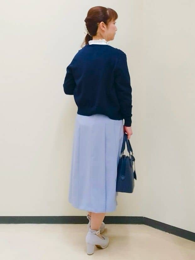 花さんの「Reflect｜【接触冷感】フリルネックサテンジャカードブラウス」を使ったコーディネート