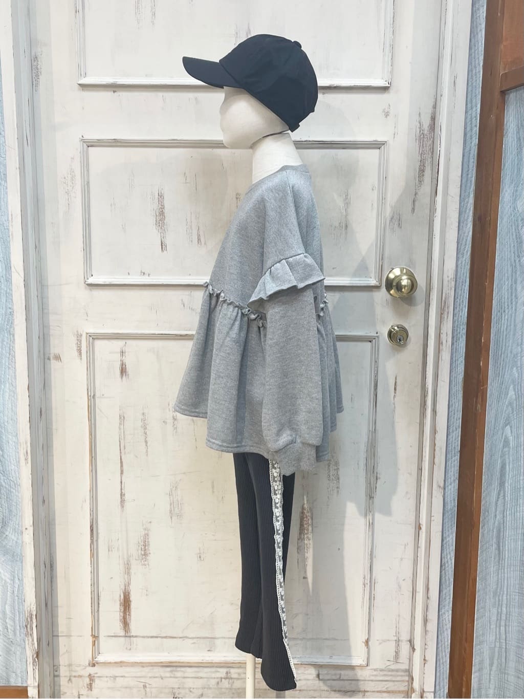 なつさんの「SHOO･LA･RUE｜【100-150cm】ラメ裏毛ペプラムトップス」を使ったコーディネート