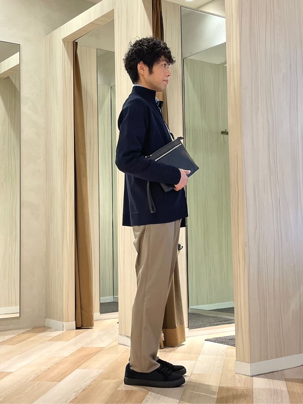 URAさんの「TAKEO KIKUCHI｜ジップアップ 鹿の子 ニット」を使ったコーディネート