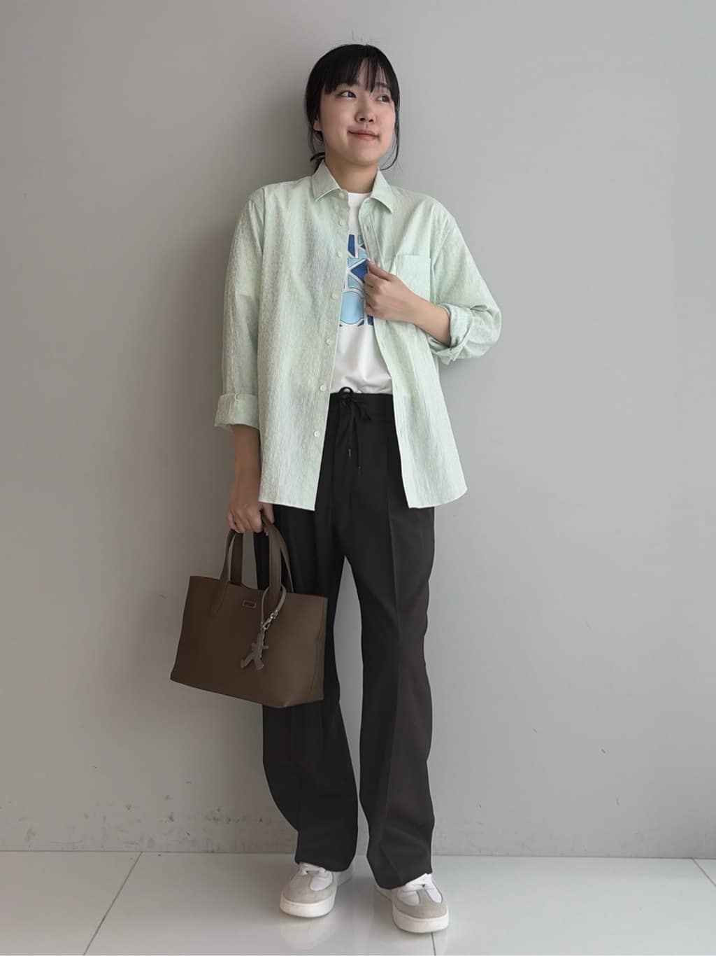 Akutagawaさんの「TAKEO KIKUCHI｜ロゴグラフィック プリントTシャツ」を使ったコーディネート