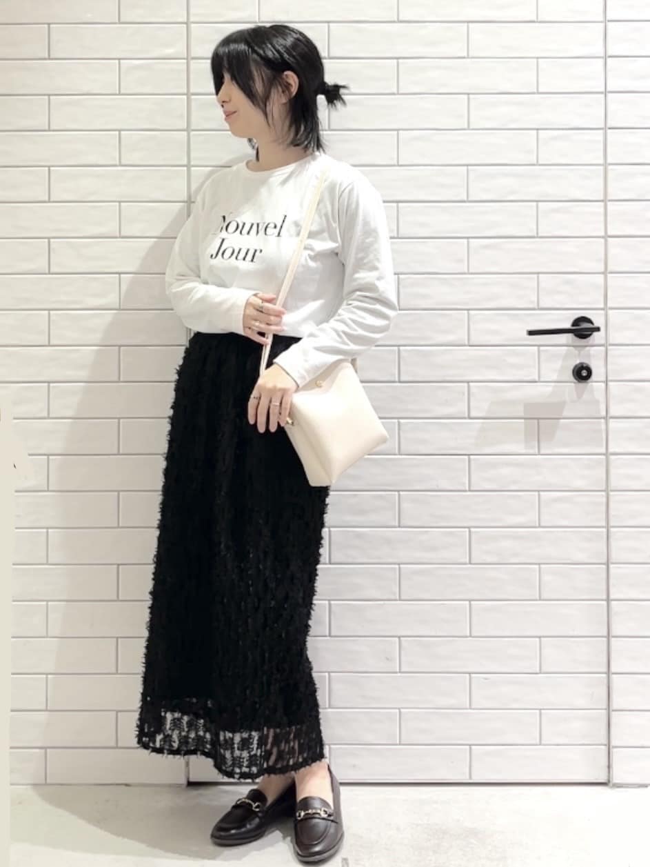 しおりさんの「OPAQUE.CLIP｜ロゴプリントロングTシャツ【洗濯機OK】」を使ったコーディネート