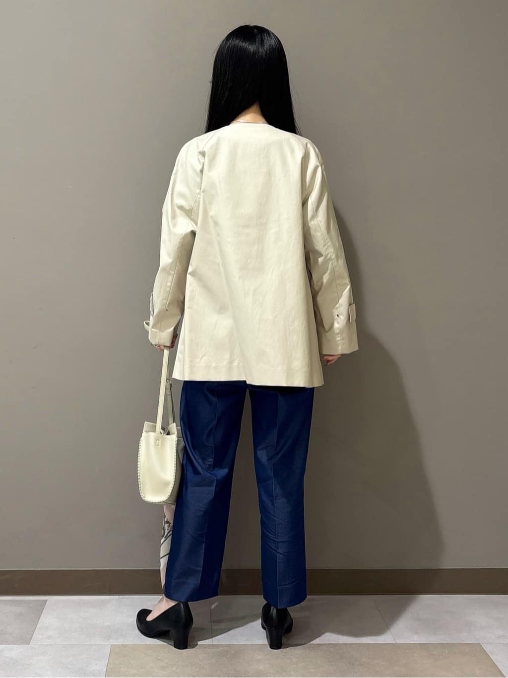 KEIKOさんの「INDIVI｜【撥水/軽量】ミドル丈 ミニマルトレンチコート」を使ったコーディネート