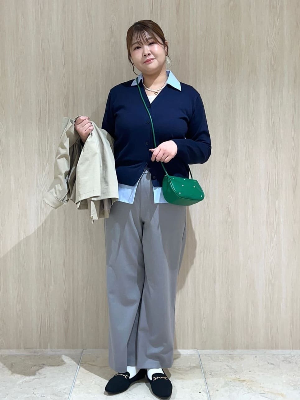 ARISAさんの「grove｜シャツドッキング ニットカーディガン」を使ったコーディネート