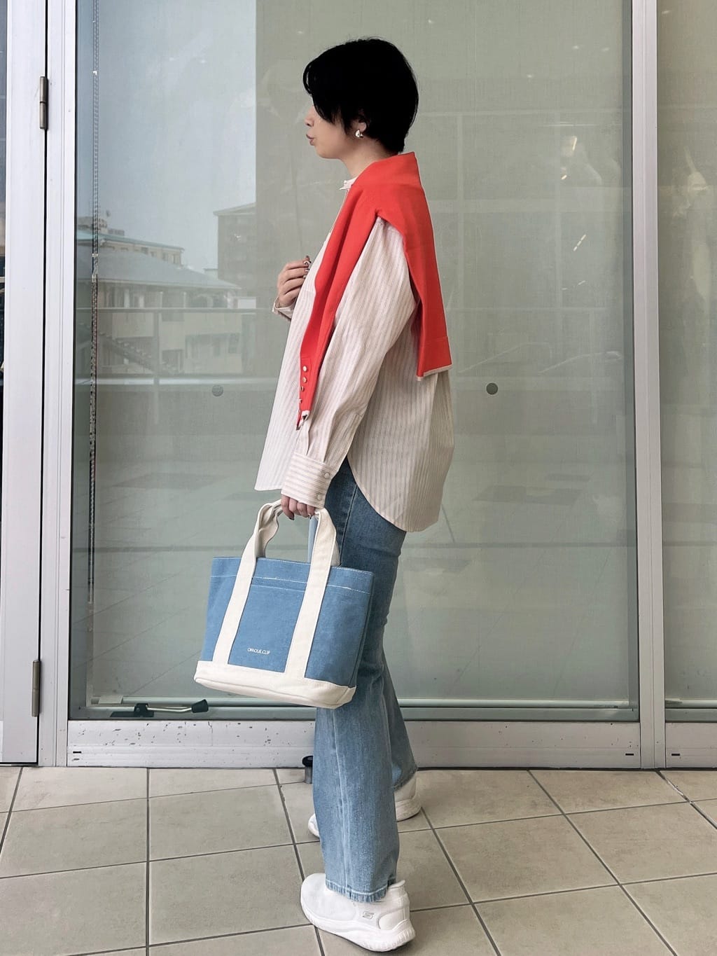 yo-koさんの「OPAQUE.CLIP｜金ボタン使いリラクシーニット【洗濯機OK】」を使ったコーディネート
