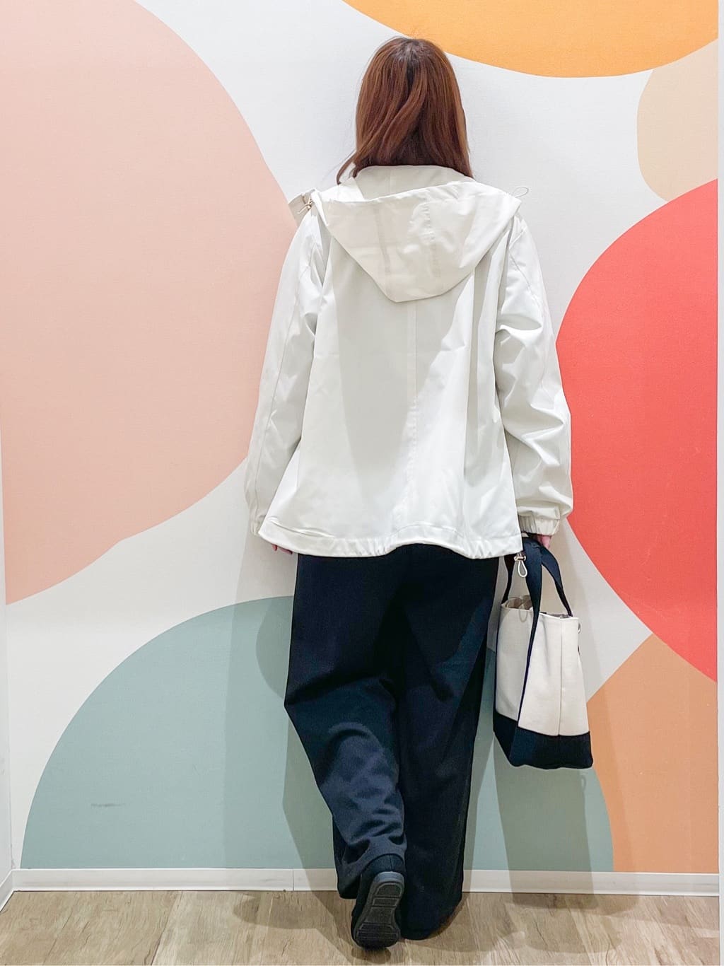 とまとさんの「SHOO･LA･RUE｜【防花粉/高レビュー】きれいもかっこいいも叶える 欲張りマウンテンパーカ」を使ったコーディネート