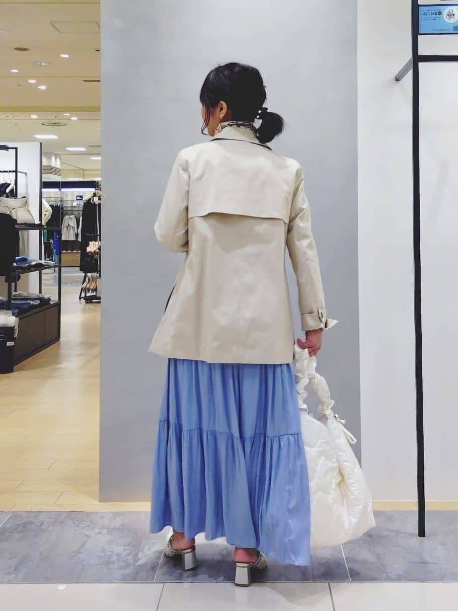 TOMOMIさんの「INDIVI｜【洗える／丈調整可能】ギャザーフレアスカート」を使ったコーディネート