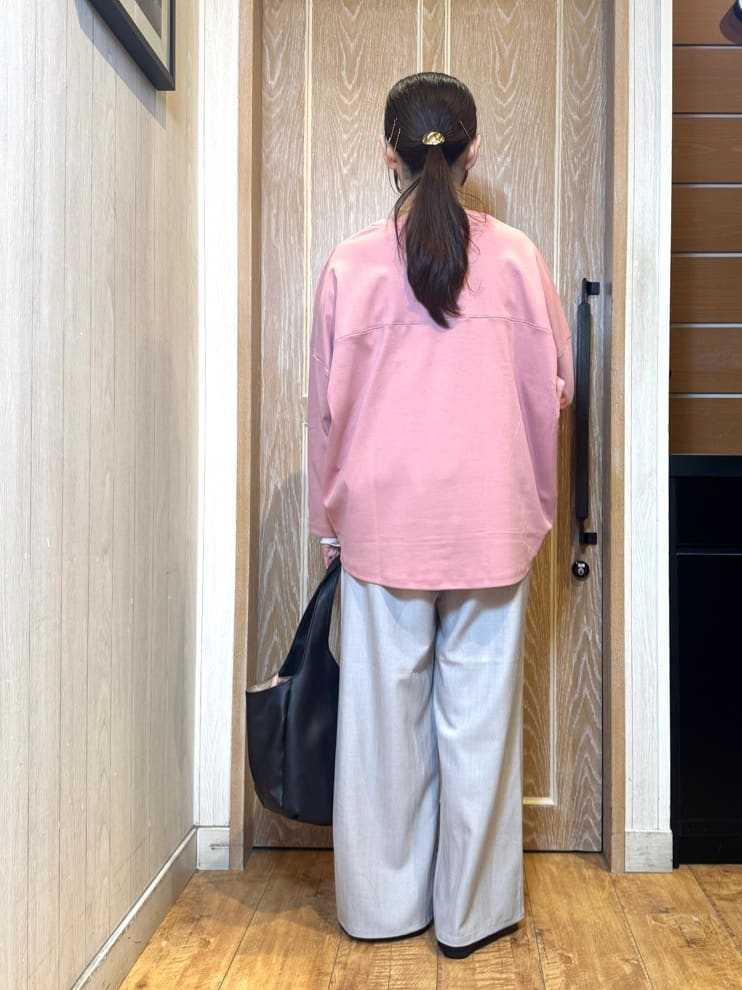KAORIさんの「SHOO･LA･RUE｜【洗濯機可/UV/綿100％】体型カバーが叶う ゆるトップス」を使ったコーディネート