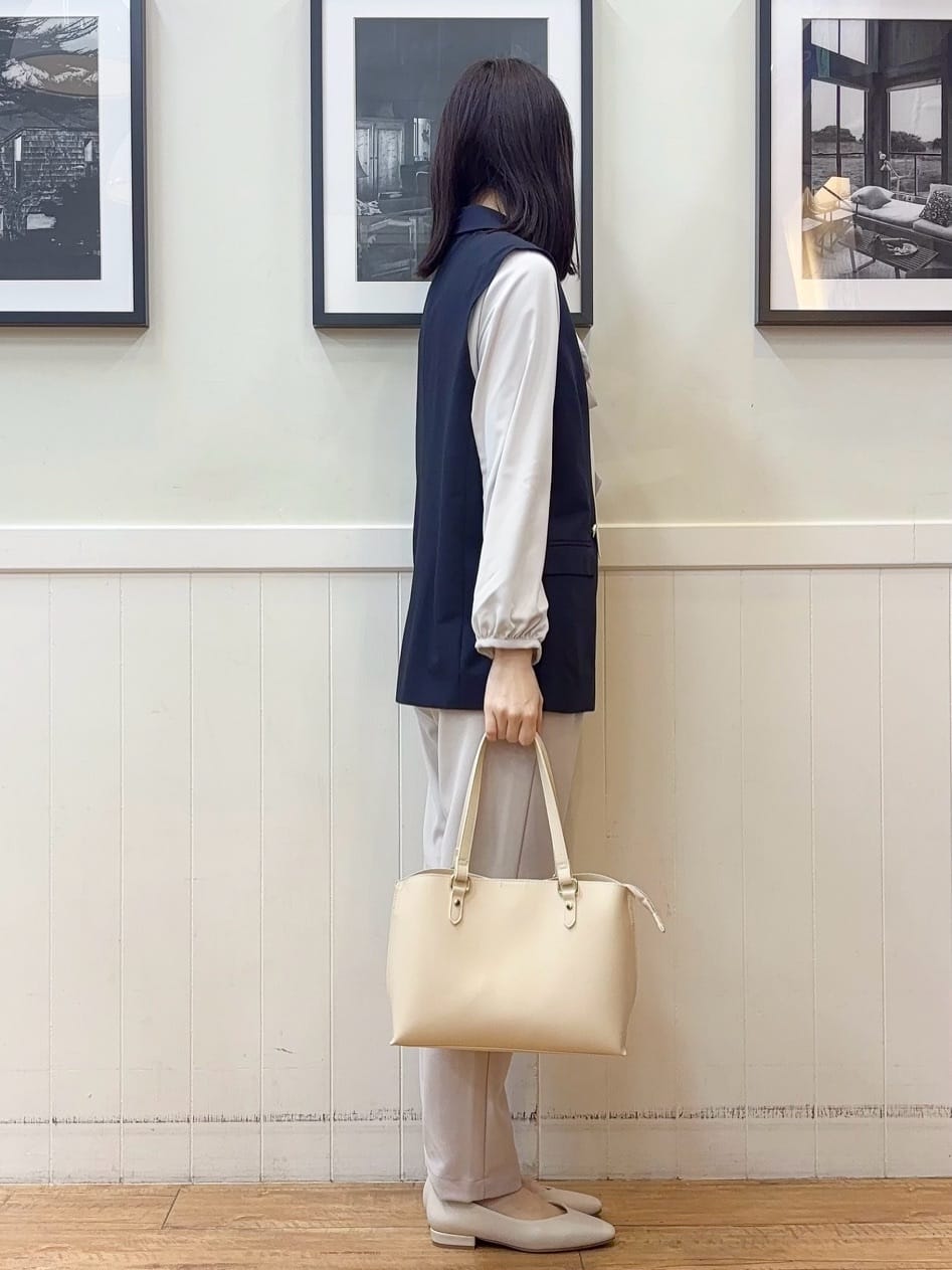 えぬさんの「SHOO･LA･RUE｜【セットアップ可/S-LL/洗濯機可】サッと羽織ってこなれ見え ダブルブレストジレ」を使ったコーディネート