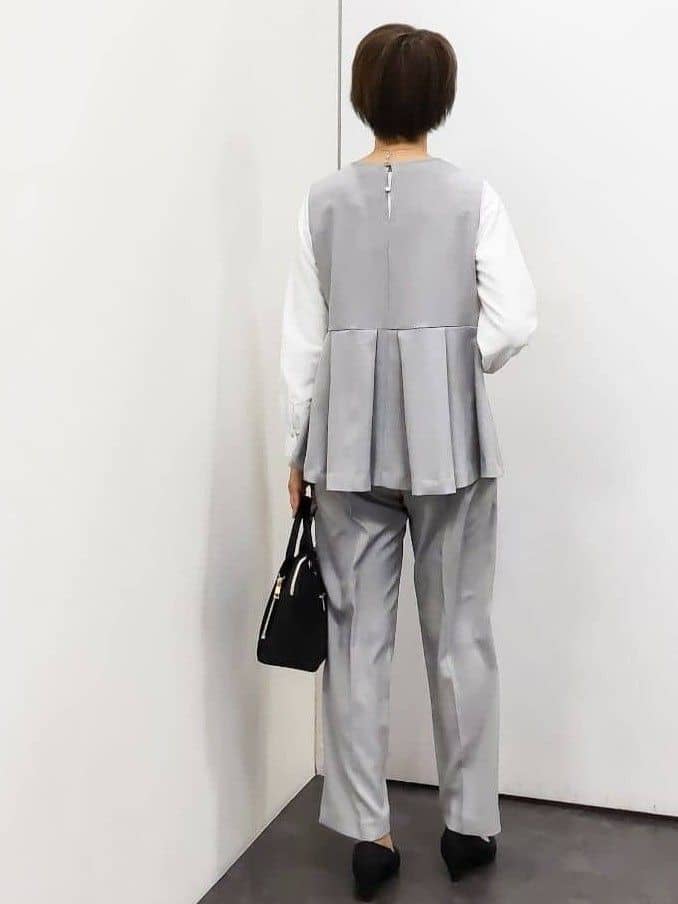 やまちゃんさんの「grove｜【マシンウォッシュ/防シワ】袖ドッキングペプラムブラウス【着回しカセット】」を使ったコーディネート
