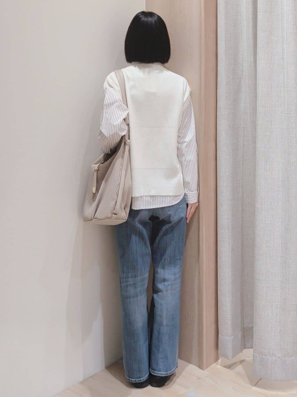 Yuiさんの「grove｜【2点SET】一枚でコーデが決まる！ニットベスト&times;シャツSET」を使ったコーディネート