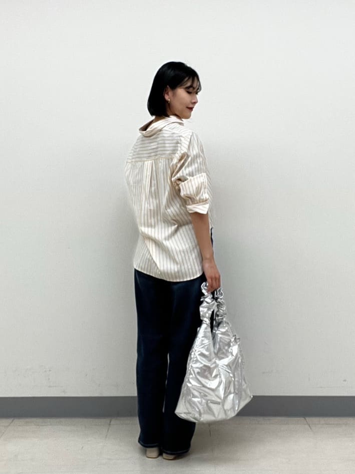 hinanoさんの「INDIVI｜【2WAY／洗える】ラメストライプ コットン混シャツ」を使ったコーディネート