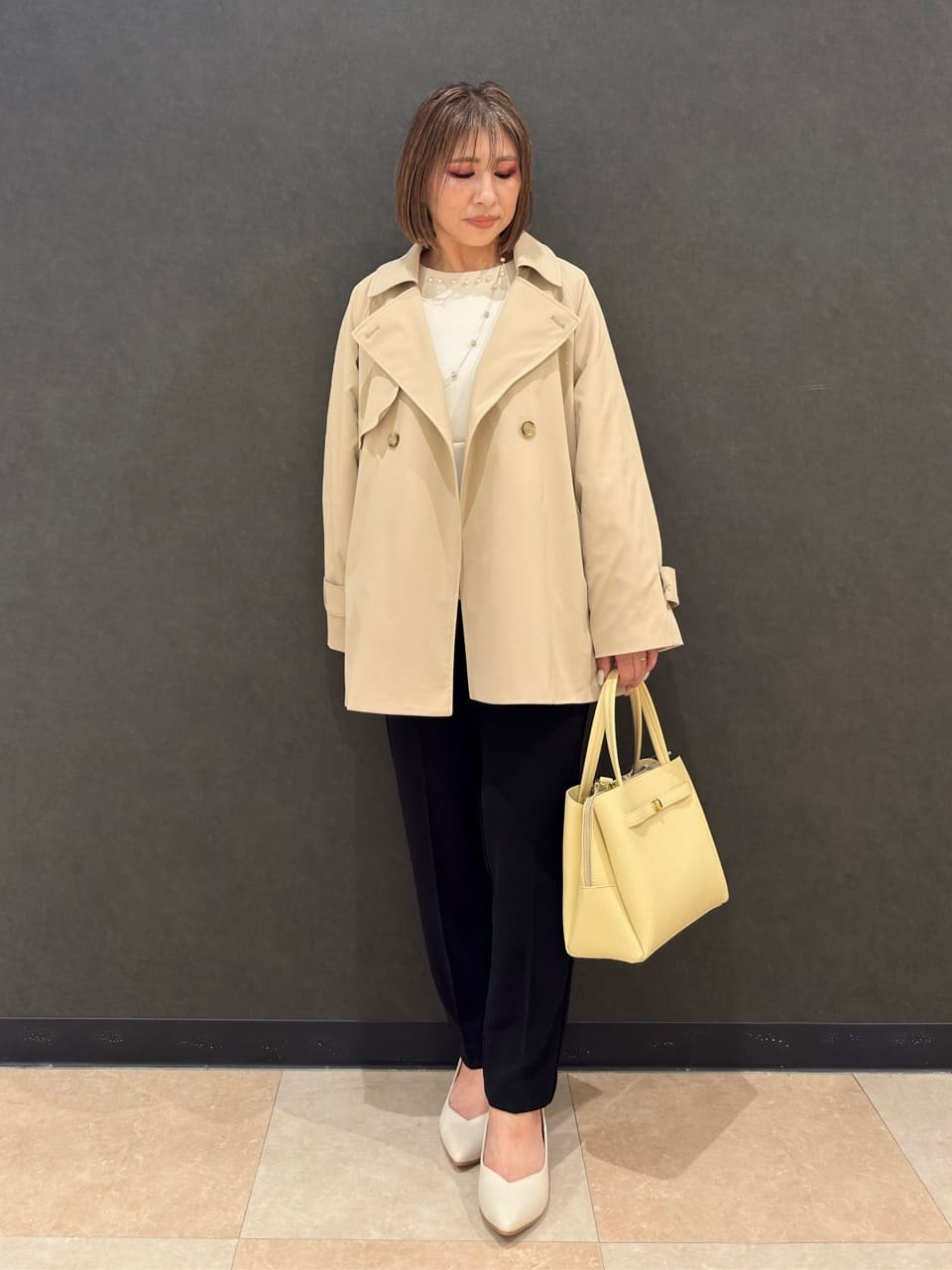 Megさんの「SHOO･LA･RUE｜【セットアップ可/S-LL/なめらかタッチ】上品見え フェイクパール付きペプラムトップス」を使ったコーディネート