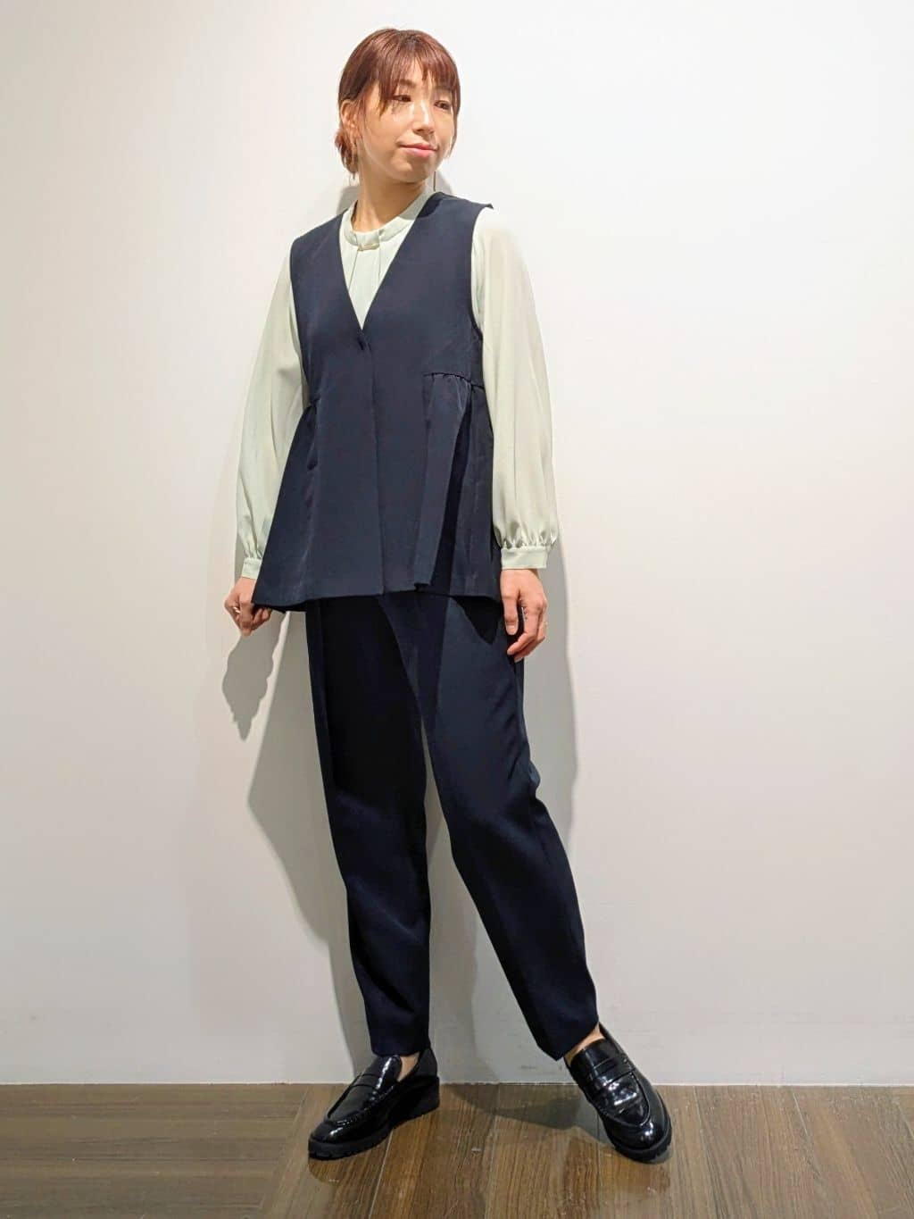 4410さんの「THE SHOP TK｜【通勤・きちんと見えに】ダブルクロス ペプラムジレ/セットアップ可」を使ったコーディネート