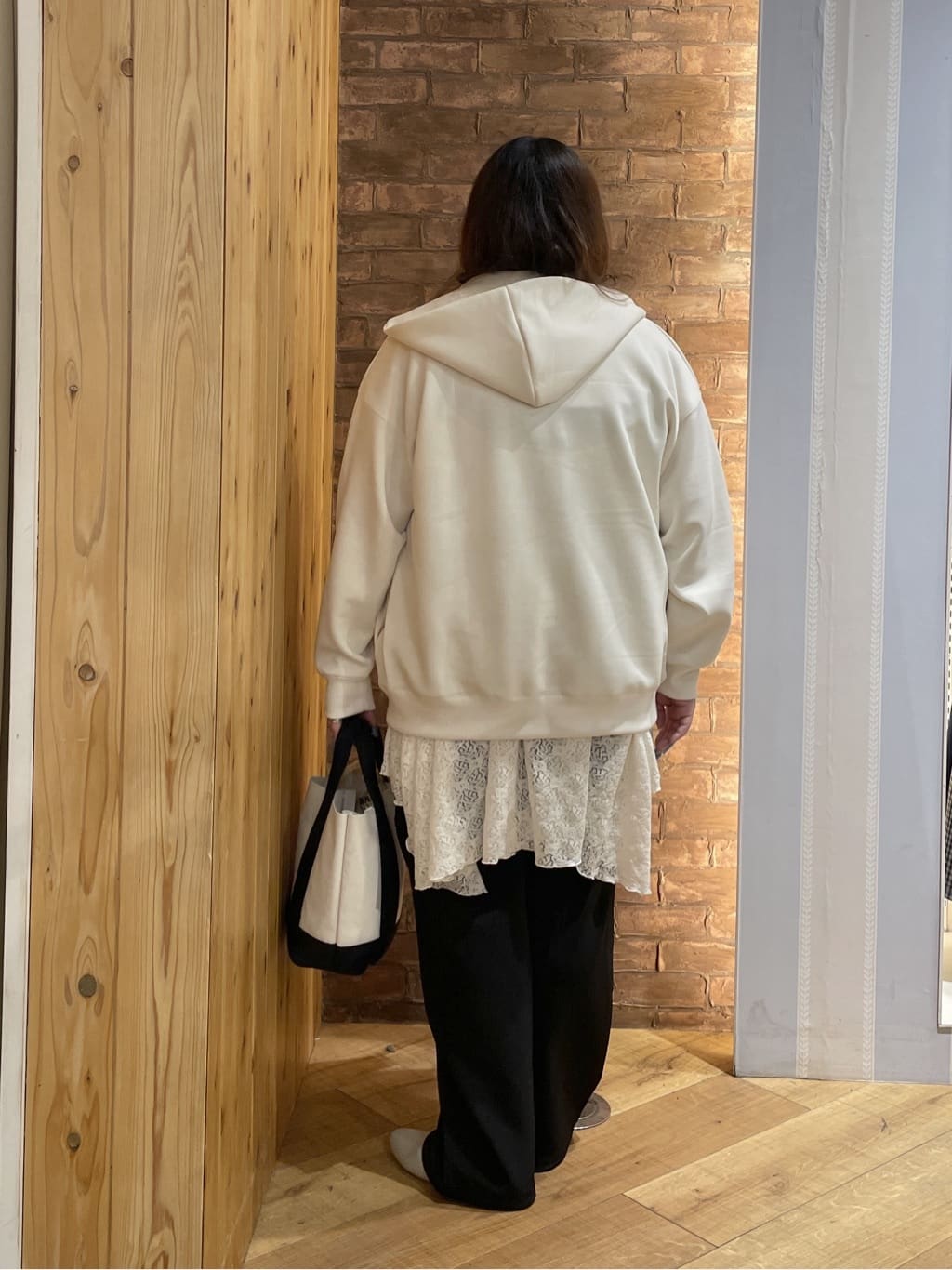 Risaさんの「SHOO･LA･RUE｜【セットアップ可/S-LL/なめらかタッチ】大人カジュアルスタイルに ZIPパーカ」を使ったコーディネート