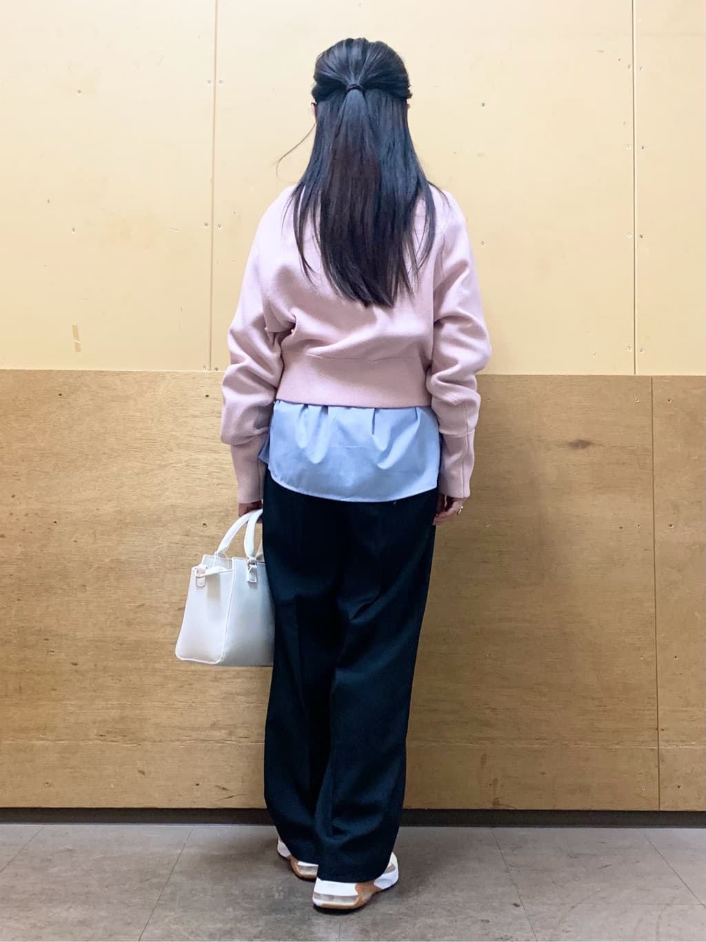 sahoさんの「THE SHOP TK｜【2点セット】レイヤードスタイルでこなれ見え ニットベスト＆シャツ」を使ったコーディネート
