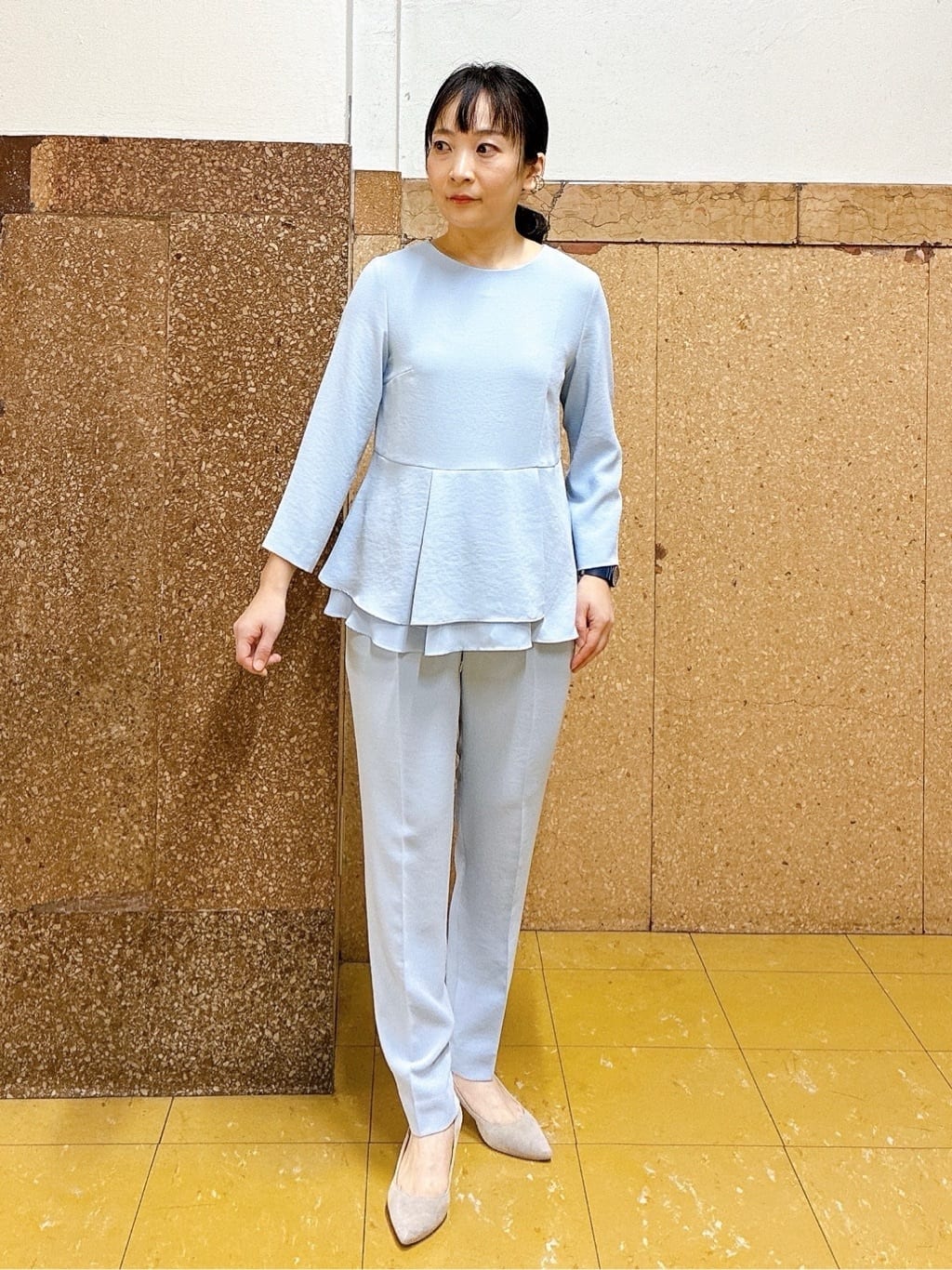 hattoriさんの「INDIVI｜【洗える／UVケア／SETUP可】着る日傘ペプラムブラウス」を使ったコーディネート