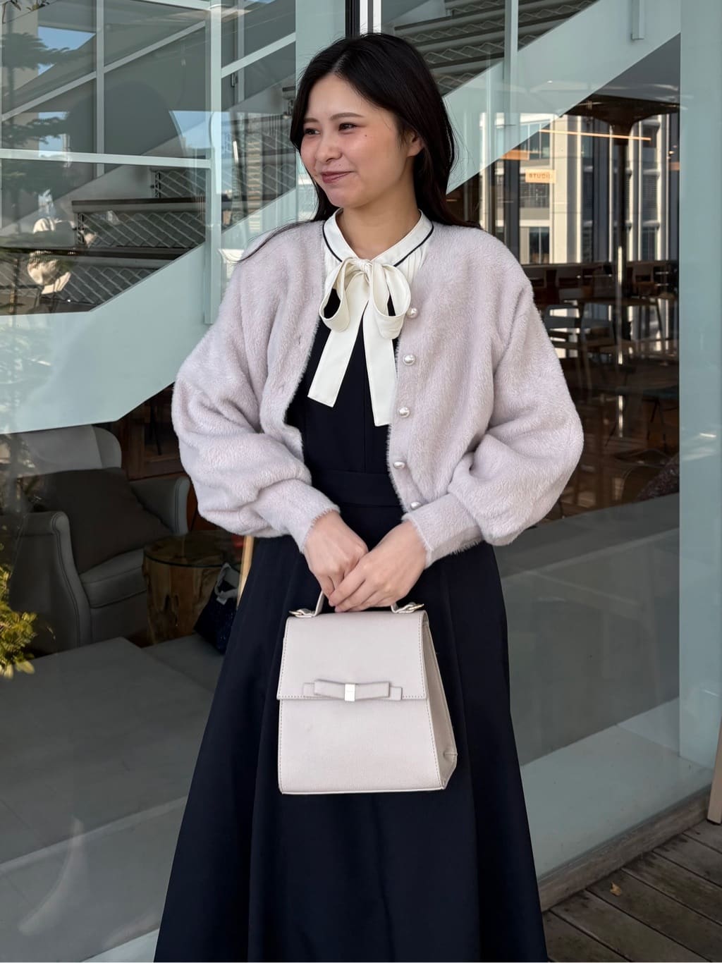 AOIさんの「Couture brooch｜【前後2WAY】Springフェザーカーデトップス」を使ったコーディネート