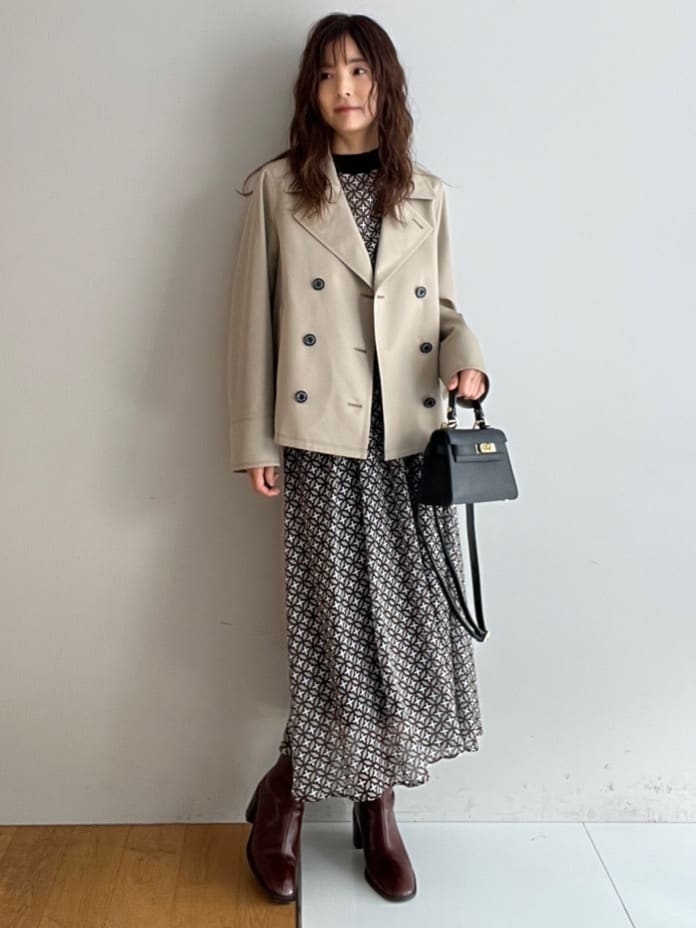 misaさんの「DRESSTERIOR｜【ウォッシャブル/撥水素材】Aラインショートトレンチジャケット」を使ったコーディネート
