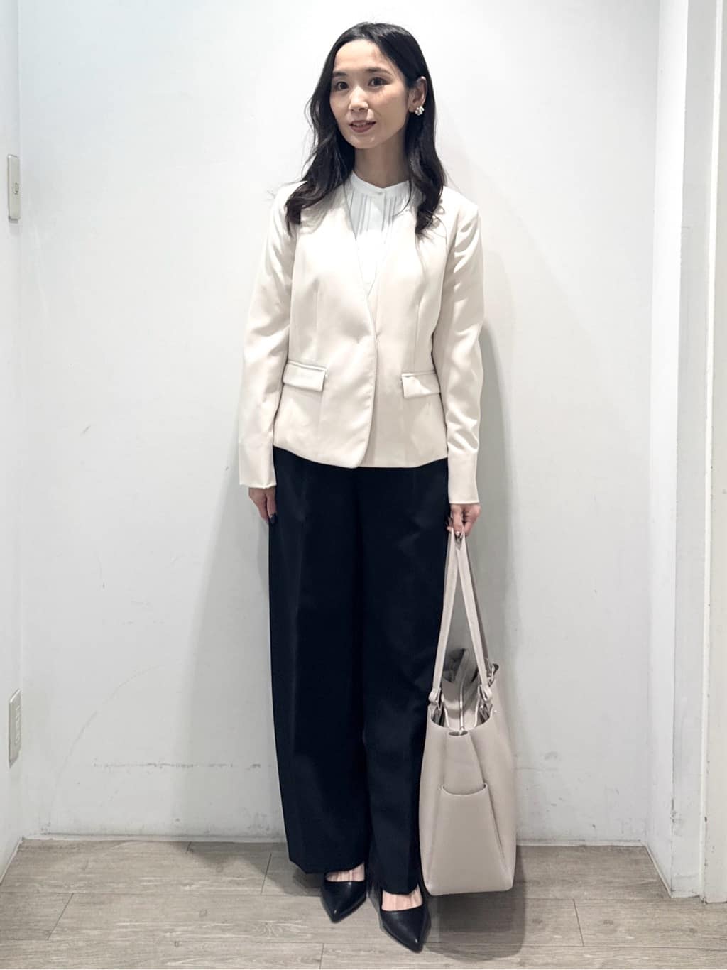 yuicciさんの「OPAQUE.CLIP｜《通勤／セットアップ対応》 パイピングVネックジャケット【洗濯機OK】」を使ったコーディネート