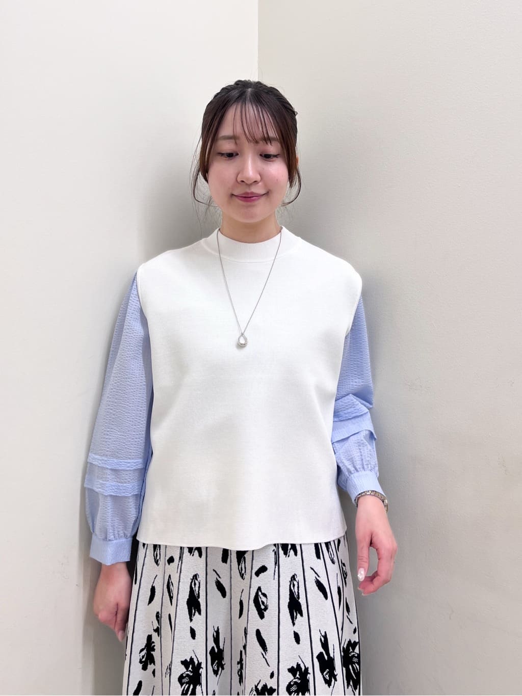 mikikoさんの「Reflect｜【セットアップ可】ダブルジャカードニットベスト」を使ったコーディネート
