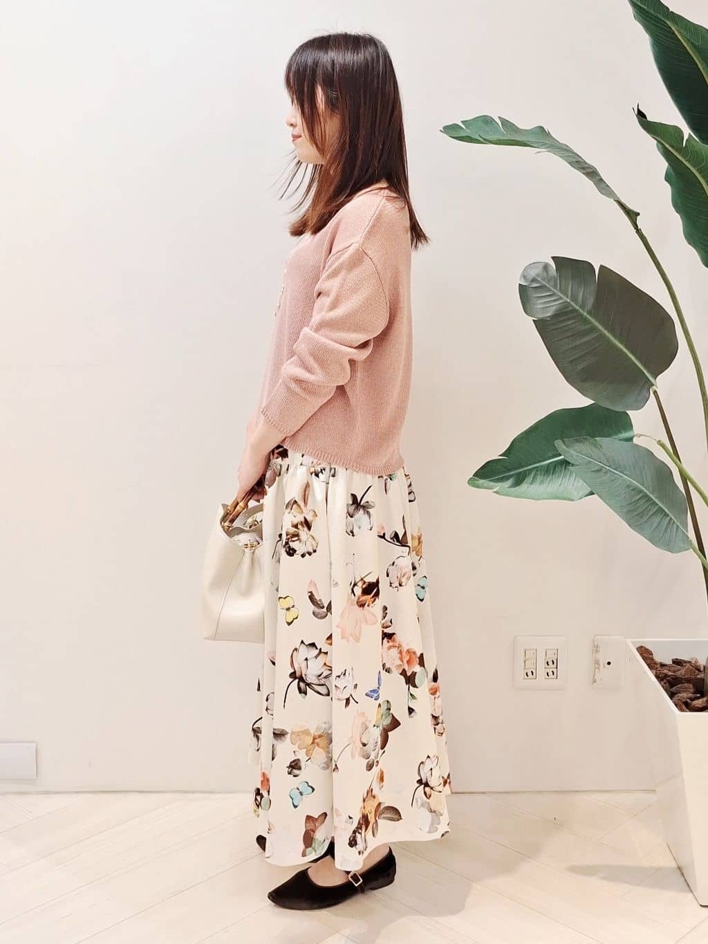 YuKaRiさんの「UNTITLED｜【COLLECTION LINE】花柄タックスカート」を使ったコーディネート