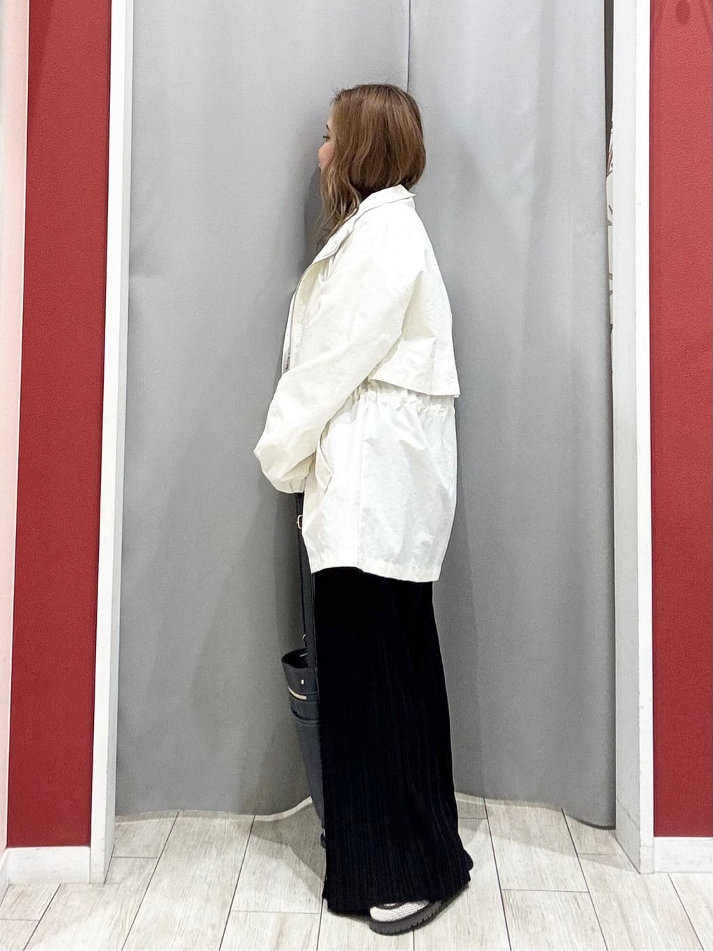 shioさんの「SHOO･LA･RUE｜【防花粉/S-LL】ウエストマークですっきり見え　軽やかスタンドブルゾン」を使ったコーディネート