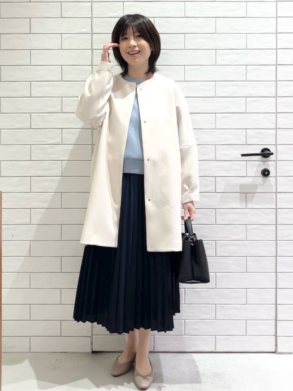 しおりさんの「OPAQUE.CLIP｜フォルムスリーブミドルコート【洗濯機OK】」を使ったコーディネート
