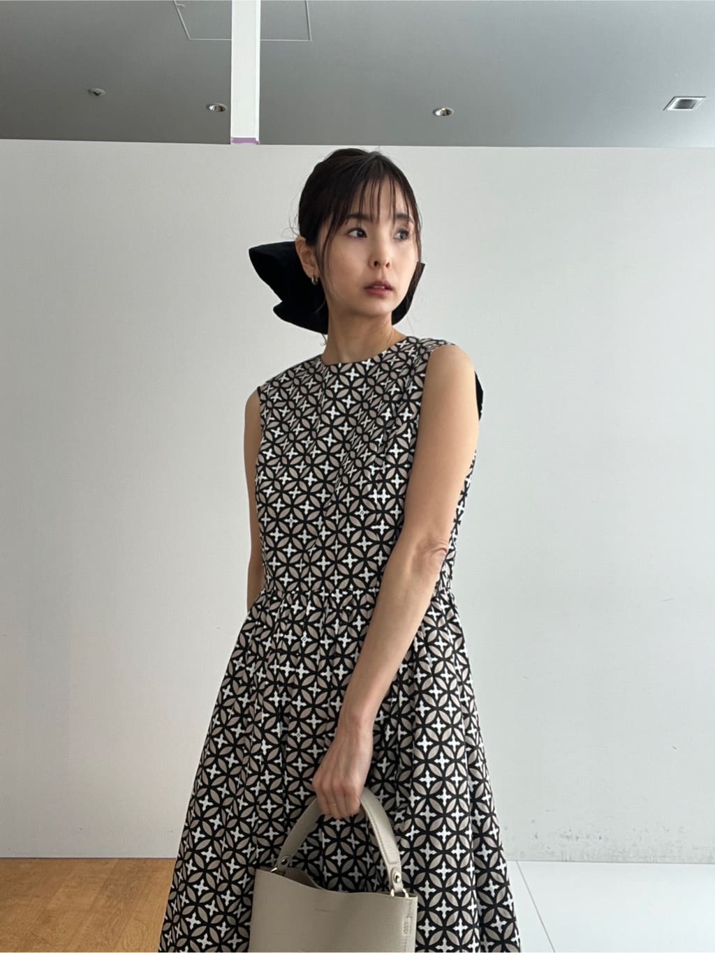 misaさんの「DRESSTERIOR｜【otonaMUSE5月号掲載/ウォッシャブル】オーバーラップサークル ノースリーブドレス」を使ったコーディネート