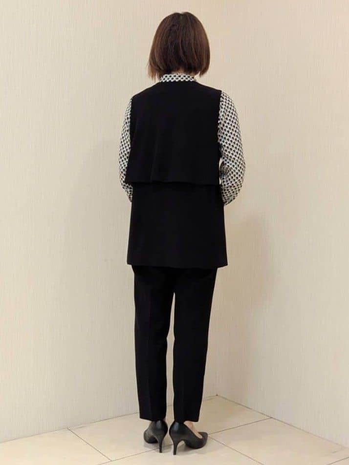 u-macoさんの「UNTITLED｜◆【通勤/インナーブラウス】幾何柄ボウタイブラウス」を使ったコーディネート