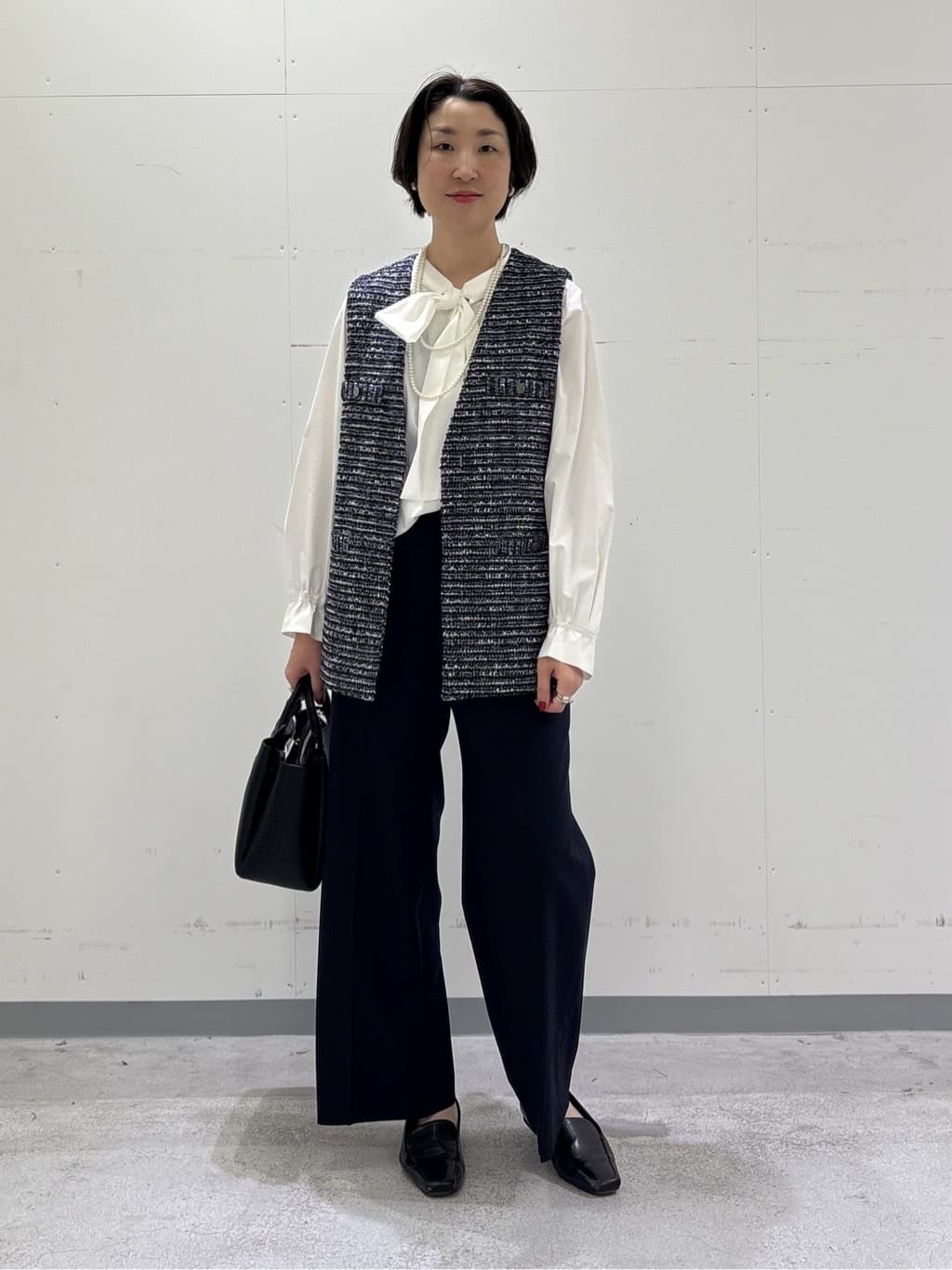 yuriさんの「INDIVI｜【2点セット／洗える】ツイードジレ＆ボウタイブラウス」を使ったコーディネート