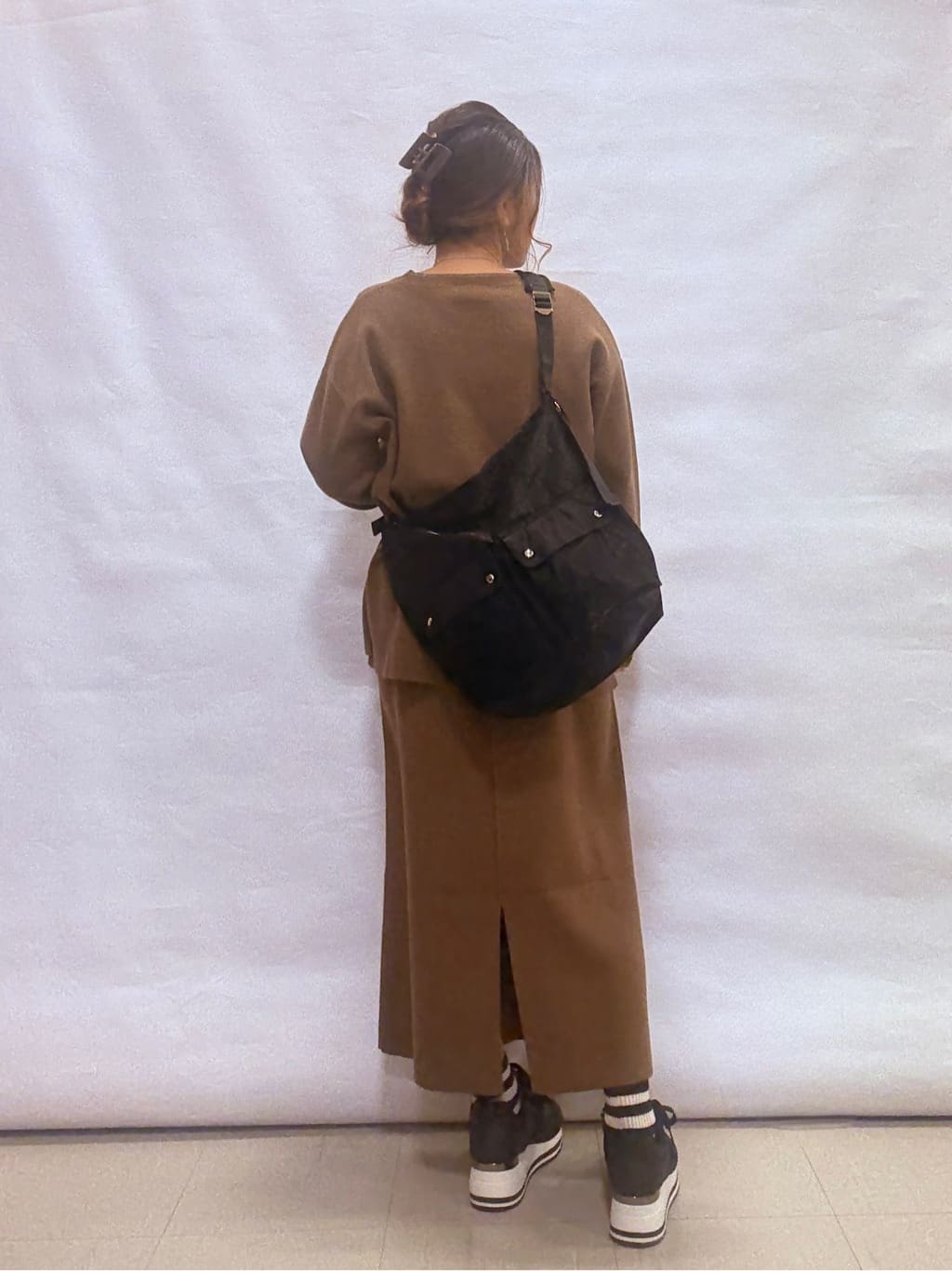 fuuさんの「SHOO･LA･RUE｜【洗濯機可/セットアップ可】さりげないラメ使いで差をつける クルーネックニット」を使ったコーディネート