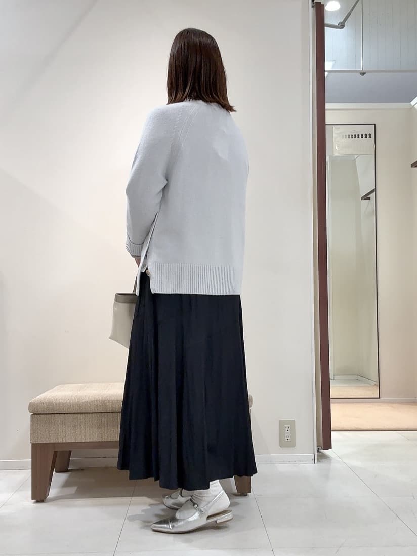 YUIさんの「UNTITLED｜◆【コットン100/洗える】シャーリングフリルネックブラウス」を使ったコーディネート