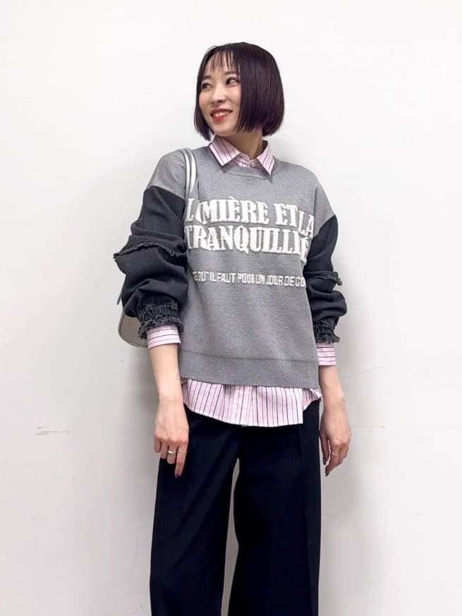 𝐜𝐡𝐢𝐤𝐚さんの「SHOO･LA･RUE｜デニム袖切替ロゴニット」を使ったコーディネート