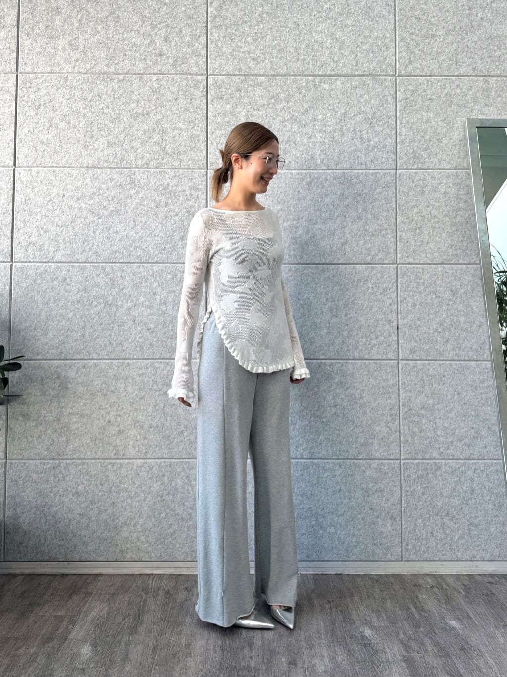 uchi__yamaさんの「CODE A｜flower mesh pullover」を使ったコーディネート
