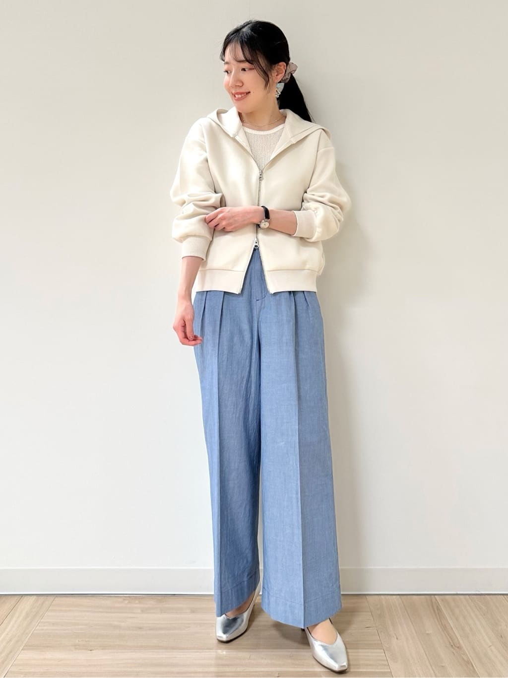 Momoさんの「Reflect｜【インナーにおすすめ◎】クルーネックレースジャージトップス」を使ったコーディネート