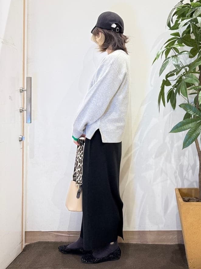 misakiさんの「SHOO･LA･RUE｜【洗濯機可/セットアップ可/毛玉になりにくい】心地よく穿ける ニットナロースカート」を使ったコーディネート
