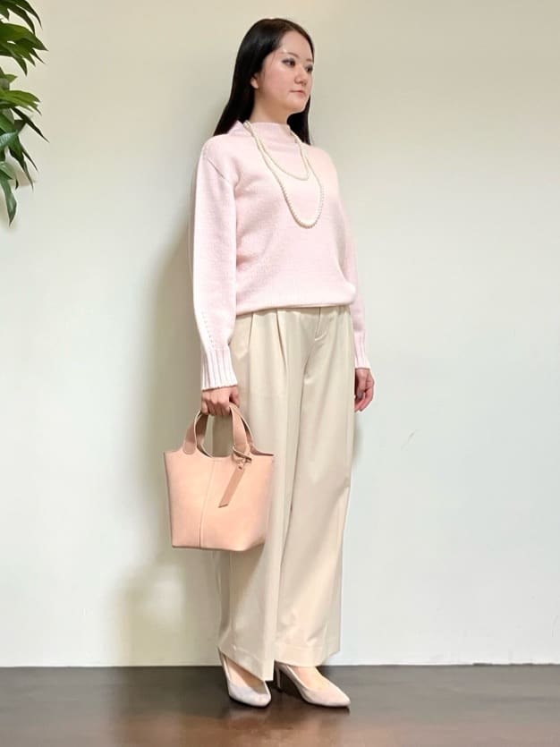 カレンさんの「UNTITLED｜【洗える/ウエスト後ろゴム】ウール混　タックワイドパンツ」を使ったコーディネート