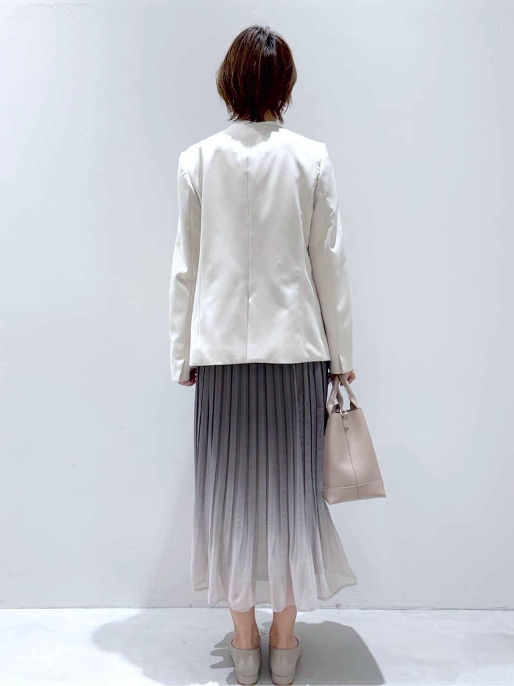 こじさんの「OPAQUE.CLIP｜《通勤／セットアップ対応》 Vネックジャケット／ダブルクロス【洗濯機OK】」を使ったコーディネート