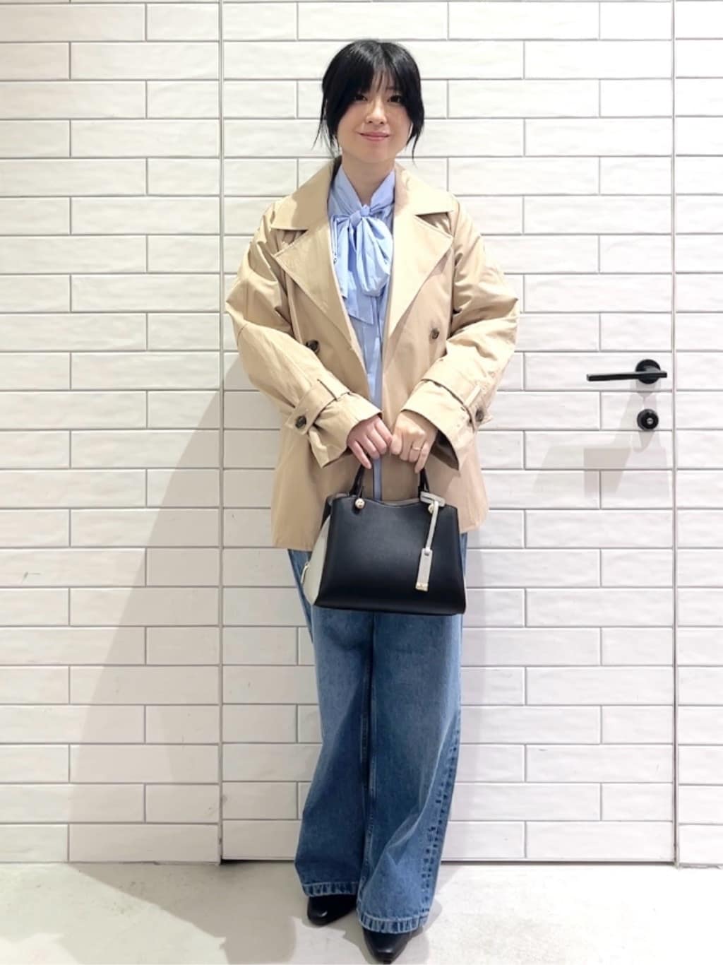 しおりさんの「OPAQUE.CLIP｜ミドルトレンチコート【洗濯機OK】」を使ったコーディネート