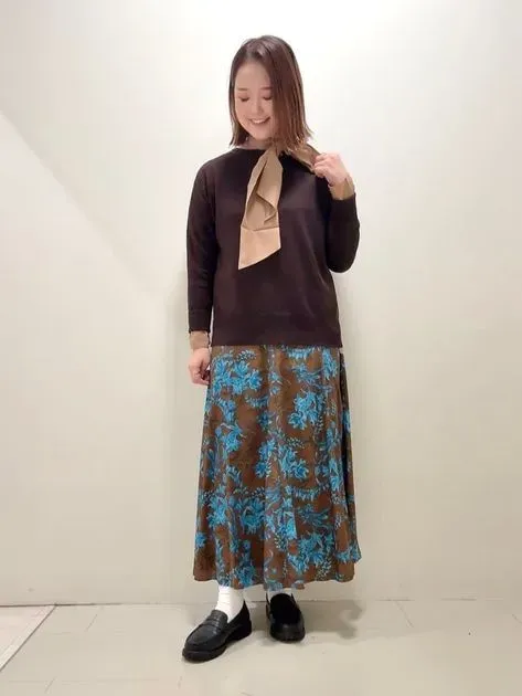 美品⭐︎アンタイトル　24ss フラワープリントスカート ロング　大きいサイズ セットアップ可/ウエストゴム】オーナメントフラワー スカート（マキシ