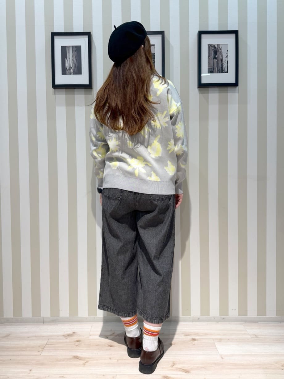 MIYUKIさんの「SHOO･LA･RUE｜【洗濯機可/S-LL】ゆるシルエット 甘すぎない　大人の花柄もちもちニット」を使ったコーディネート