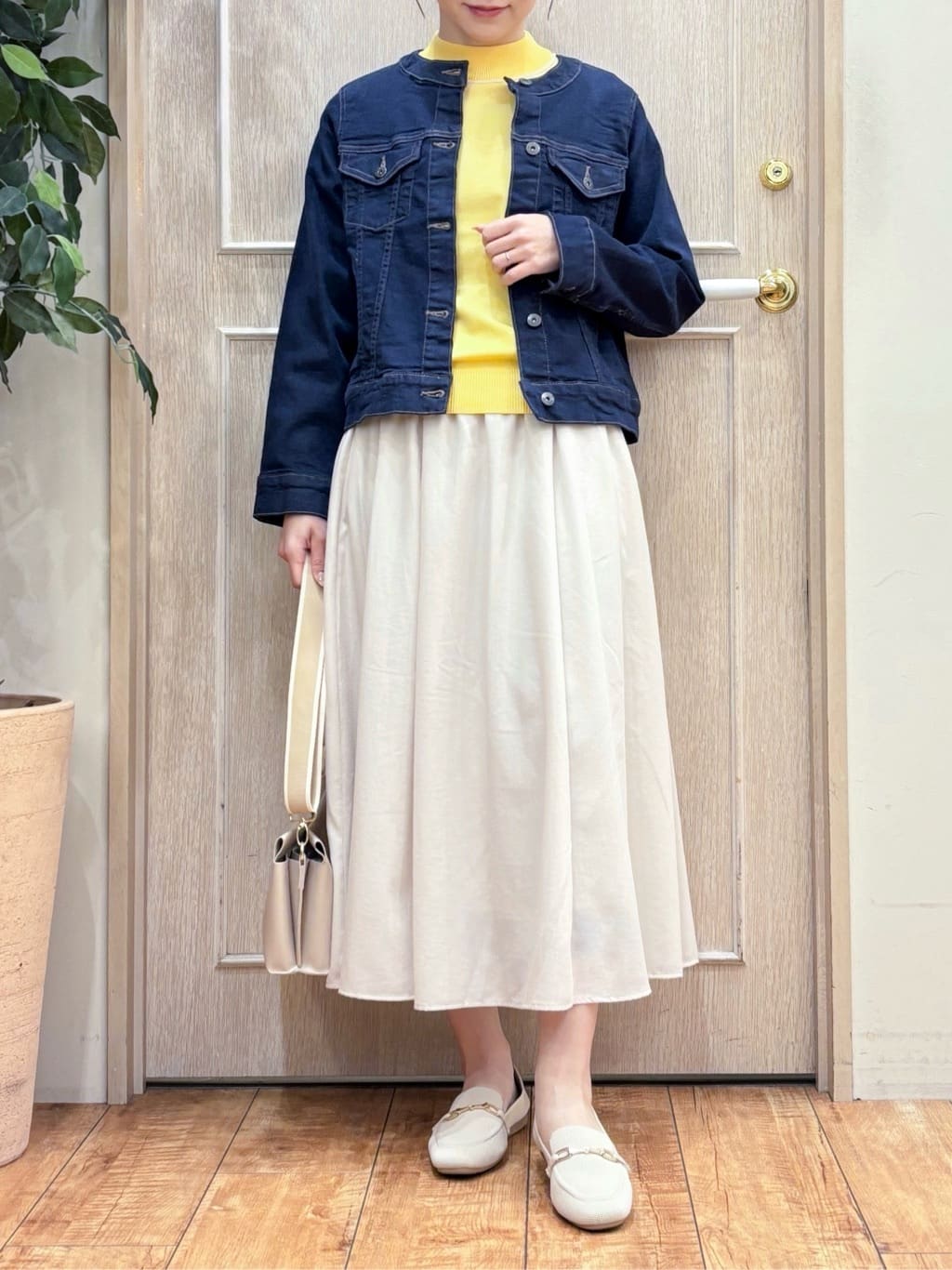 なみさんの「SHOO･LA･RUE｜【SHOO・LA・RUE DENIM/S-LL/高レビュー】大人のための ノーカラーデニムジャケット」を使ったコーディネート