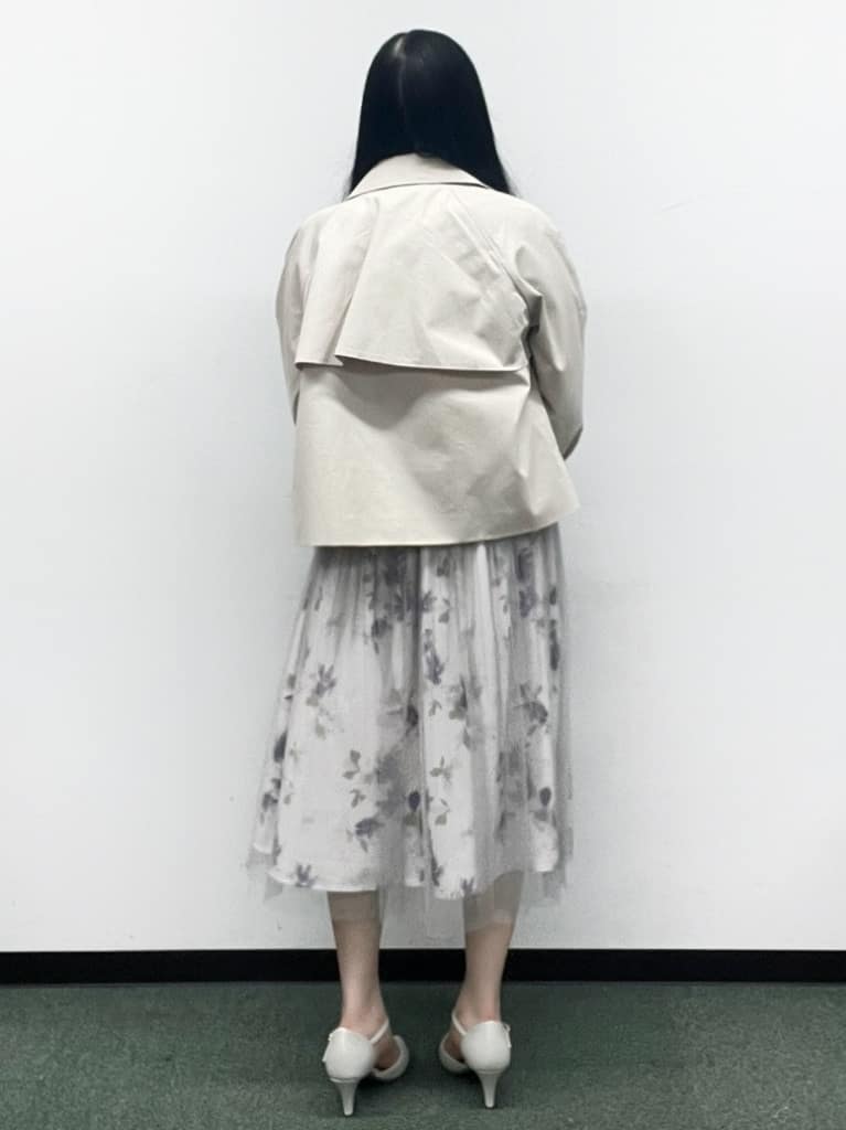 Hitomiさんの「index｜キャンディスリーブショートトレンチコート【洗濯機OK／撥水／防花粉】《5col》」を使ったコーディネート