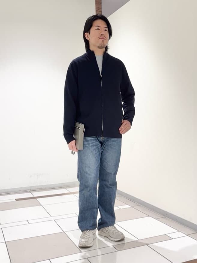 及川さんの「TAKEO KIKUCHI｜ジップアップ 鹿の子 ニット」を使ったコーディネート