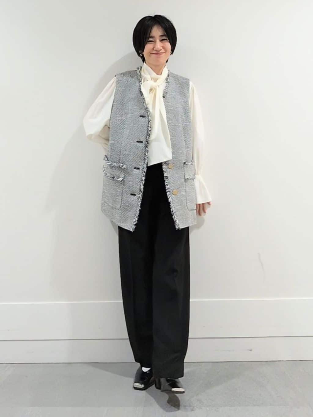 ミズタさんの「UNTITLED｜【オンオフ使える】スラブツイード ジレ」を使ったコーディネート