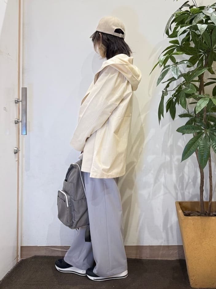 misakiさんの「SHOO･LA･RUE｜【防花粉/洗濯機可/S-LL】ゆったり着られる 大人のテントフーディージャケット」を使ったコーディネート