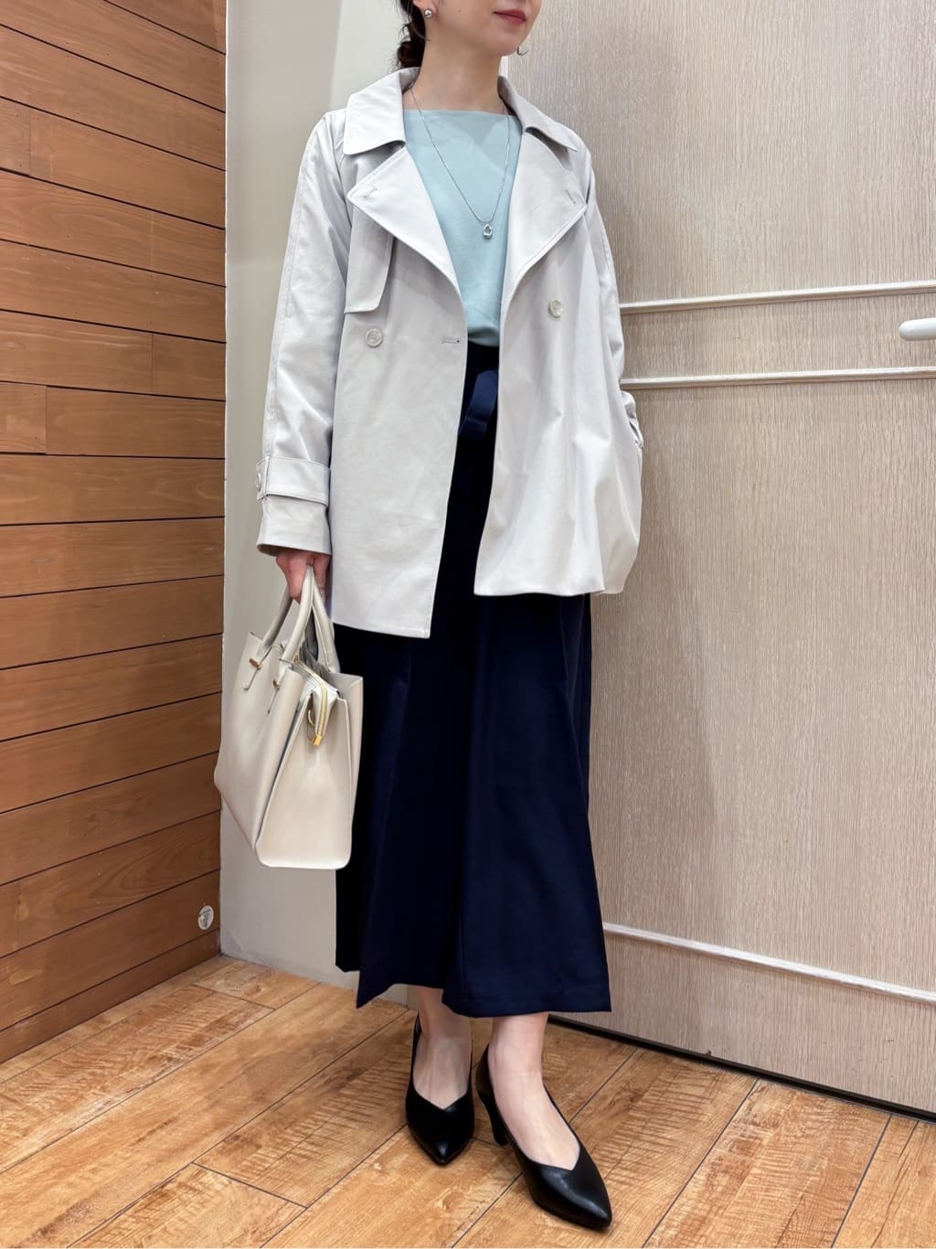 なみさんの「SHOO･LA･RUE｜【S-LL/撥水】通勤やお出かけにも活躍 ミドルトレンチコート」を使ったコーディネート