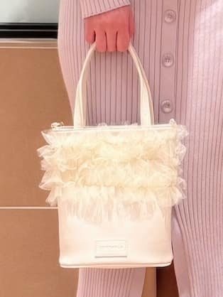 すみれさんの「ESPERANZA｜ハートカットストラップパンプス」を使ったコーディネート